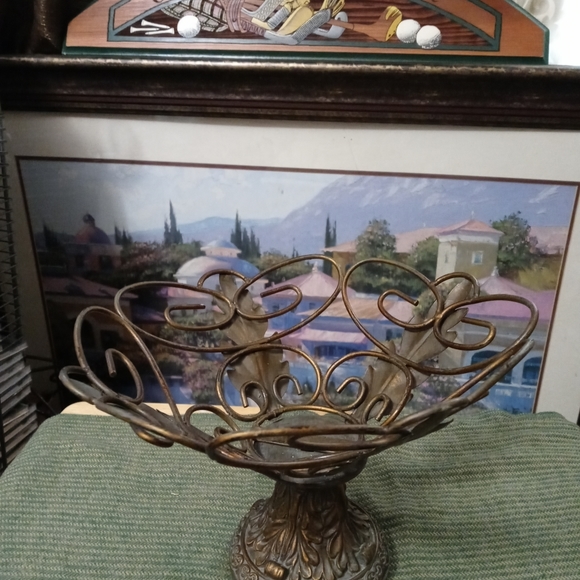 Wrought Iron Spanish Revival Medieval footed fruit basket & Hot Pot Holder🍜 - Picture 8 of 16